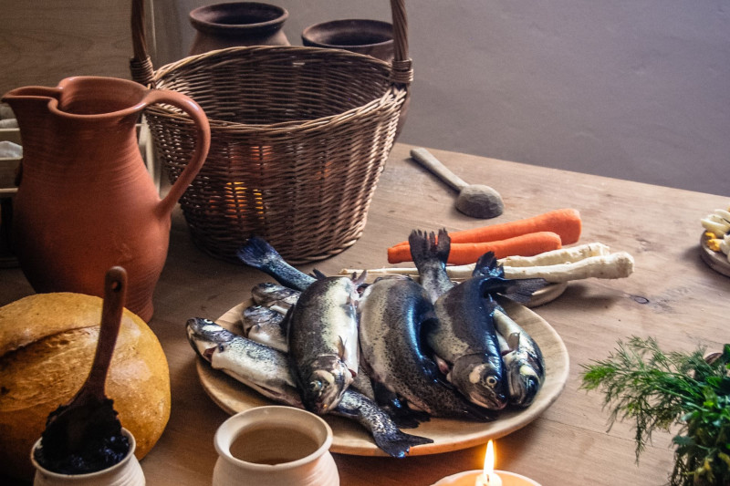À table avec Céleste : les secrets de l'alimentation au Moyen-Âge