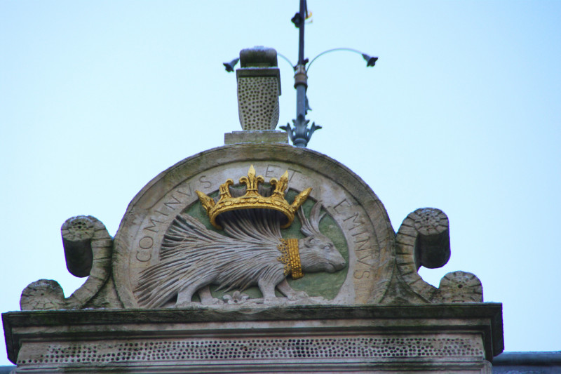 porc-epic-facade-hotel-groslot